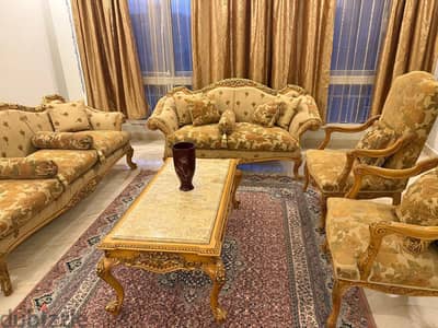 صالون صناعة فريدة خشب ممتاز إستعمال بسيط بحالة جيدة جدا