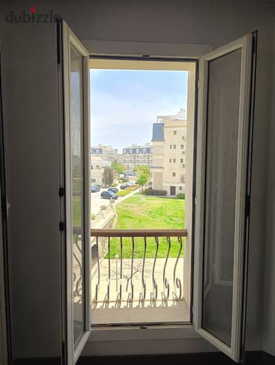 في ماونتن فيو هايد بارك شقة للبيع  تشطيب كامل تشطيبات فاخرة  وحدة كورنر  إطلالة بانورامية خلابة علي الحدائق موقع مميز للغاية