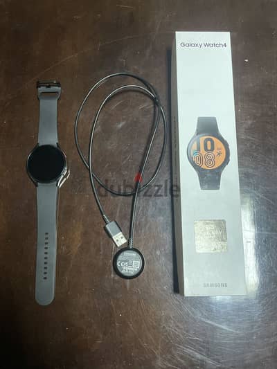 Samsung galaxy watch 4 44mm بحاله ممتازه بكامل مشتملاتها