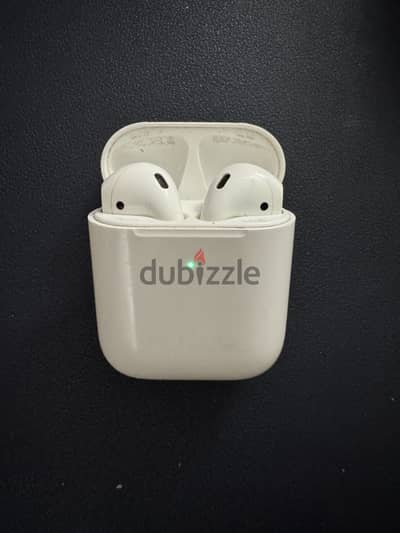 Apple AirPods with wireless charging case