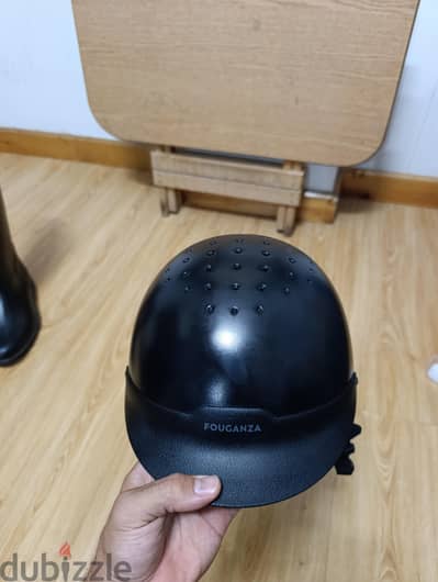 خوذه و بوتس للفروسيه Helmet and boots for Equestrian
