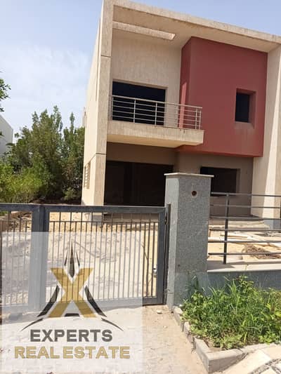Modern town house villa 231 sqm in the best locations for sale in Madinaty without finishing