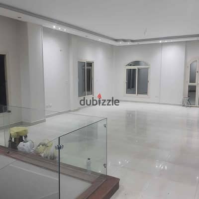 For rent, a duplex in Al-Banasij, with an area of 300 square meters, super luxe, consisting of a reception in three parts, a large living room, three bedrooms of which one is a master bedroom with a bathroom, three bathrooms, a kitchen with cabinets, natural gas, porcelain floors, a private entrance, a garden of 140 square meters, in a very special location, close to the waterway, the service area, and the street.