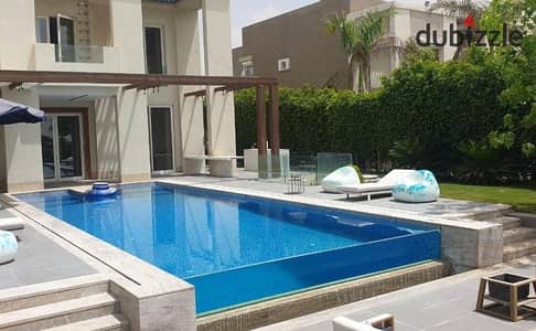 فيلا فوري جاهزة للمعاينة بحمام سباحة علي المحور بجوار بالم هيلز وسوان ليك