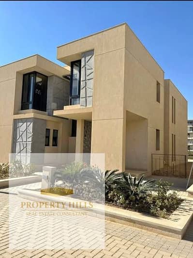 Townhouse villa with immediate delivery, large area of ​​345 meters, for sale in front of Madinaty