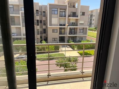 شقه بالمطبخ و التكيفات للايجار في كمبوند المراسم فيفث سكوير