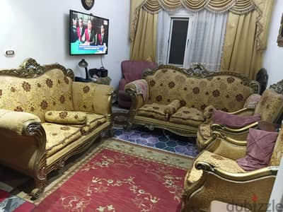 انتىية ٢ كنبة و ٢ فوتية ترتبيزة رخام