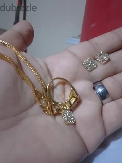 طقم من الدهب الصيني  جديد لم يستعمل سلسلة وخاتم وحلق مطعمين بالكريستال
