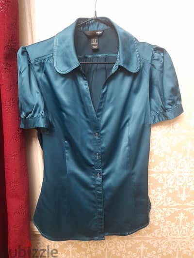 بلوزة ستان من H&M