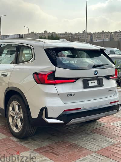 2026 BMW ix1 25L x design