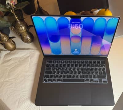  MacBook Pro (14-inch, M5,512GB SSD ,16GB Ram 2025,Like New,Apple War