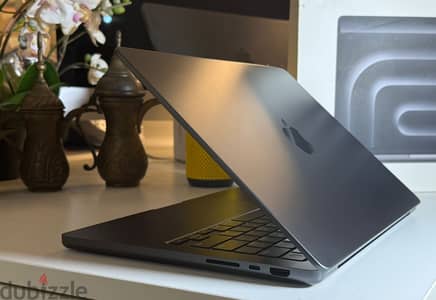   MacBook Pro (14-inch, M3 Pro  11-core CPU,  14-core GPU,18GB Ram,5