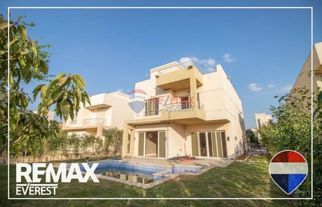 Villa with Pool & Jacuzzi in Grand Heights
