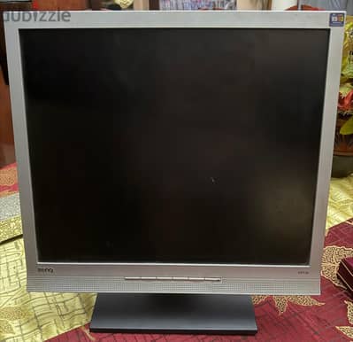 شاشه ١٧ بوصه إنتاج شركة BenQ سعر ١٢٠٠
