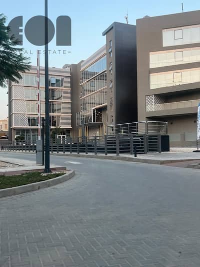 شقة ريسيل في كمبوند ازاد فيو مباشر علي النادي بسعر مميز جدا