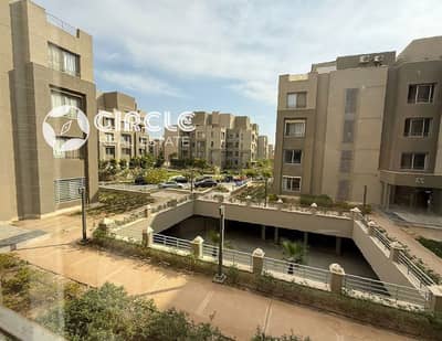شقة ٩٠م بموقع متميز للبيع في فيليج جيت التجمع الخامس القاهرة الجديدة Palm Hills Village Gate 5th Settlement New Cairo opposite AUC
