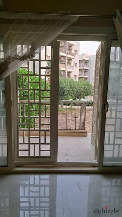 شقة أرضي 134م بحديقة 114م  للإيجار أول سكن في The Address الشيخ زايد بالتكييفات والمطبخ