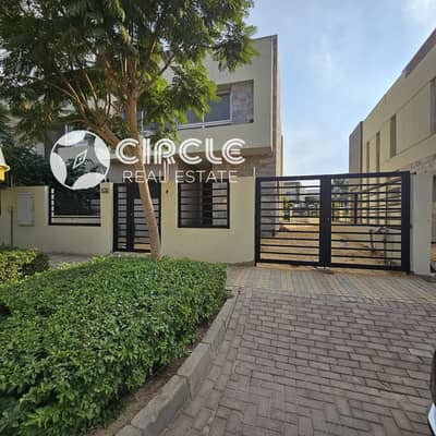 3Bedrooms Twin House With Prime Location Ready To Move For Sale In Hyde Park 5th Settlement New Cairo Near AUC