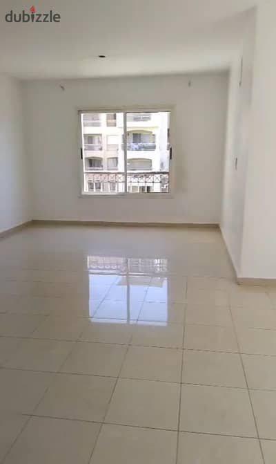 شقة مميزة للإيجار القانون الجديد في مدينتي – B8 إذا كنت تبحث عن الراحة والهدوء ومستوى سكن راقٍ داخل واحدة من أفضل مراحل مدينتي، فهذه الشقة تعتبر فرصة