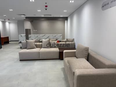عيادة 65م متشطبة للبيع في Central Avenue الشيخ زايد أمام Park Street استلام فوري