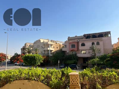 دوبلكس لقطة للبيع بسعر شقة لسرعة البيع في فيلات البنفسج 3 – التجمع الأول - مكون من 5 غرف نوم