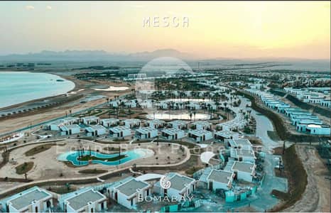 شاليه 3 غرف نوم، بموقع مميز جدًا، على اللاجون مباشرة وإطلالة على البحر، خطوات من الشاطئ، ولأول مرة بمقدم 5% وتقسيط حتى 8 سنوات.
