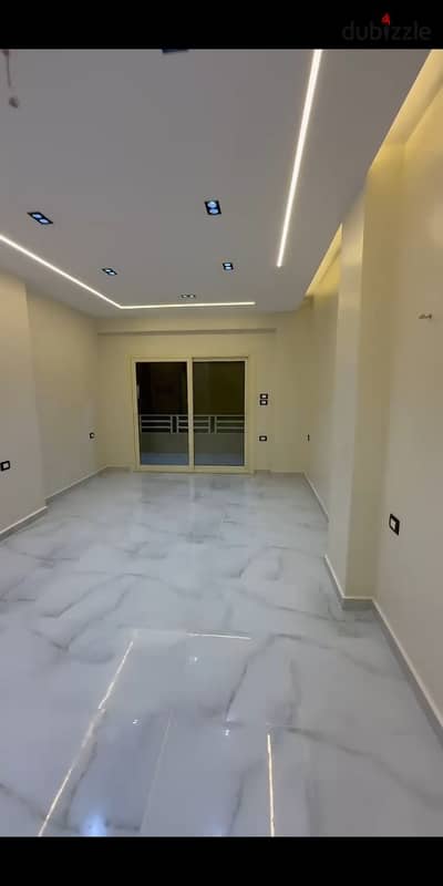 For rent, first residence, apartment in Katameya Gardens compound in the Fifth Settlement, second floor with elevator