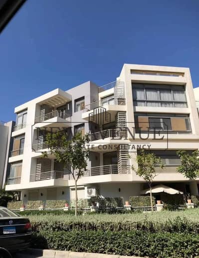 شقة للبيع في تاج سيتي القاهرة الجديدة كلوب سايد | Taj City New Cairo club side  موقع مميز دور اول غرفة نوم  واحدة في منتصف الكمبوند