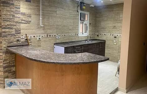 شقه فاضيه 150 متر للايجار في البنفسج عمارات في التجمع الأول بالقرب من الخدمات