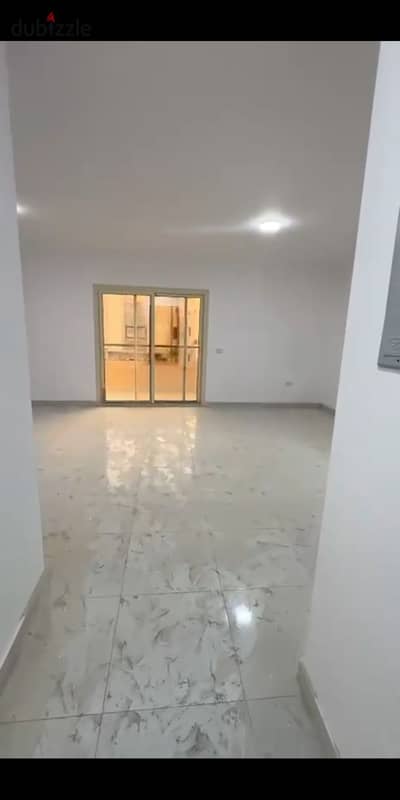 For rent, a 3-room apartment, first occupancy, first floor above ground, and there is natural gas in the Fifth Settlement.