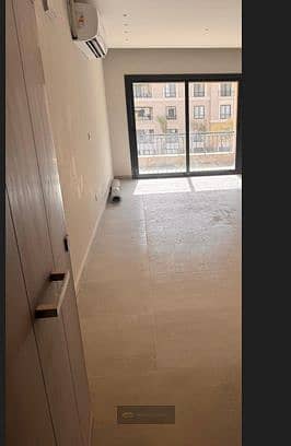 ستوديو للإيجار داخل كمبوند Village West – الشيخ زايد مساحه 65 متر متشطب بالتكيفات والمطبخ