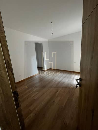 ستوديو بحديقة بالتكييفات ايجار فيفث سكوير المراسم التجمع القاهرة الجديدة Studio rent Fifth Square Marasem