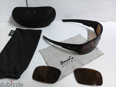Oakley  (Matte Black)، موديل OO9239-03.
