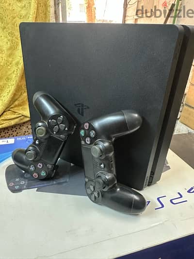 ps4slim 1 tera يعتبر جديد استخدام ٣ مرات بالكرتونة وذراعين