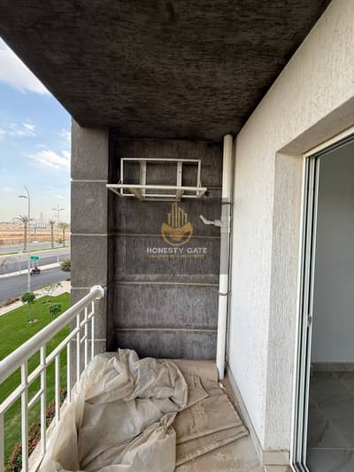 شقه للبيع في مدينتي B12 116متر تكمله اقساط بدون اشتراك نادي وفيو جاردن وامام بوابة العاصمة مفتوح للعاصمه غير مجروحه نهائي