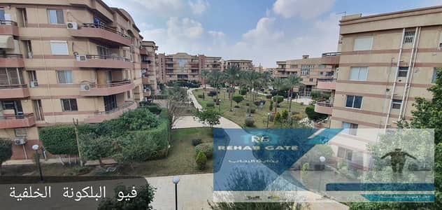 شقه للبيع بمدينه الرحاب  امام نادي الرحاب بالمرحله الرابعه موقع مميز جدا  مساحه 306متر التقسيمه الداخليه للغرف 4 غرف  3 حمام  غرفه ماستر + دريسنج