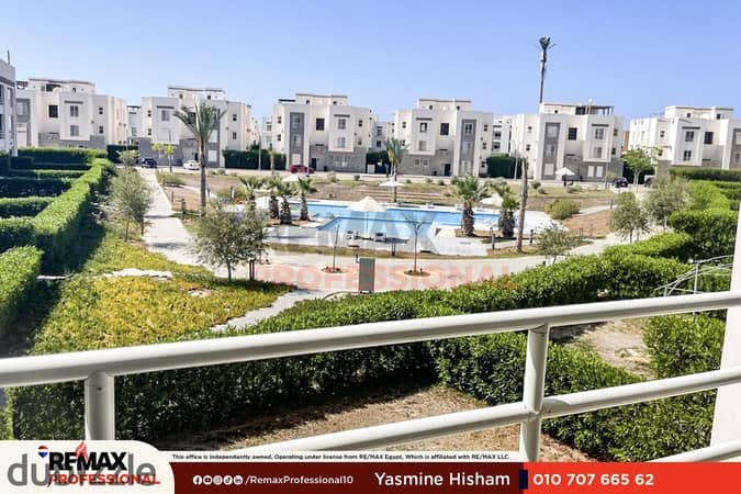 فيو مفتوح على حمام السباحة مباشرة و مفروش بالكامل شاليه للبيع في أمواج الساحل الشمالي