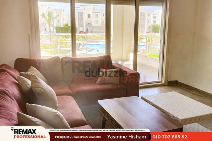 فيو مفتوح على حمام السباحة مباشرة و مفروش بالكامل شاليه للبيع في أمواج الساحل الشمالي