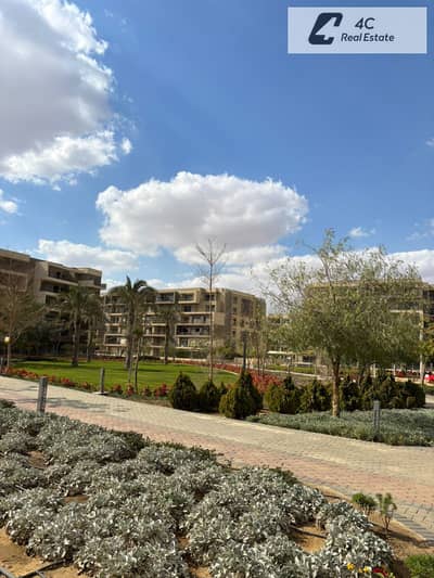For sale, a price reduction from 300,000. A 150 sqm apartment with the best view in a compound in Palm Hills New Cairo, Fifth Settlement