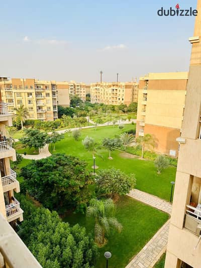 شقة للإيجار في مدينتي – B11  فرصة مميزة للسكن داخل واحدة من أرقى وأهدأ مناطق مدينتي، في منطقة B11 التي تتميز بالتخطيط الراقي، المساحات الخضراء الواسعة