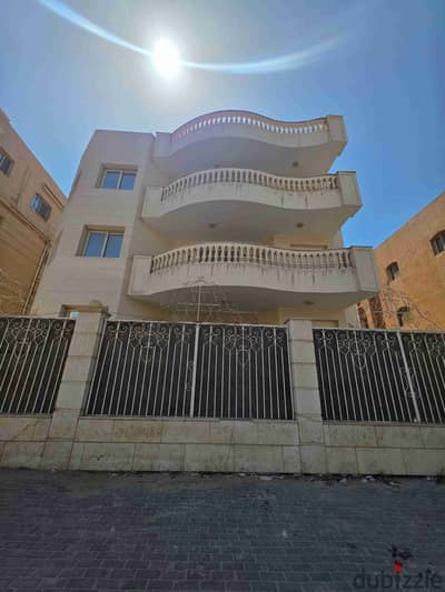 فيلا بالكامل للايجار السكني او الإداري في البنفسج فيلات ٤ التجمع الاول القاهرة الجديدة