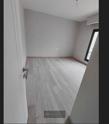 شقة للبيع داخل كمبوند Village West مساحه ١٤٩متر مفتوحة على اللاندسكيب ودبل فيو بحري