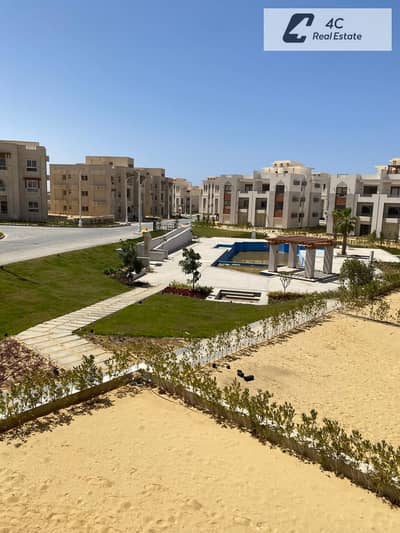 بأقل من سعر السوق شاليه أرضي للبيع مساحته ١٢١ مترًا مربعًا، تشطيب كامل بحرى فيو على حمام سباحة ولاند سكيب فى  موقع مميز جدًا في جايا الأهلي صبور