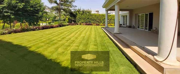 استلم فورا فيلا متشطبة 3 ادوار بحمام سباحة في Mountain View التجمع الخامس بجوار AUC و BUE و بالقرب من The Waterway و Hyde Park و CFC و Mivida