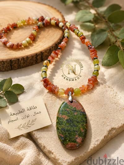 عقد احجار طبيعيه