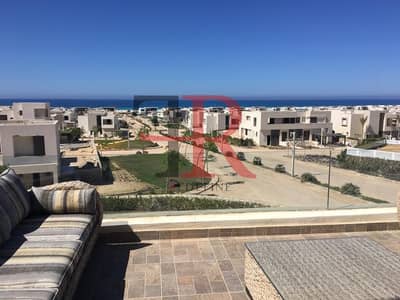 شاليه للإيجار 4 غرف نوم بإطلالة على البحر في هاسيندا وايت الساحل الشمالي