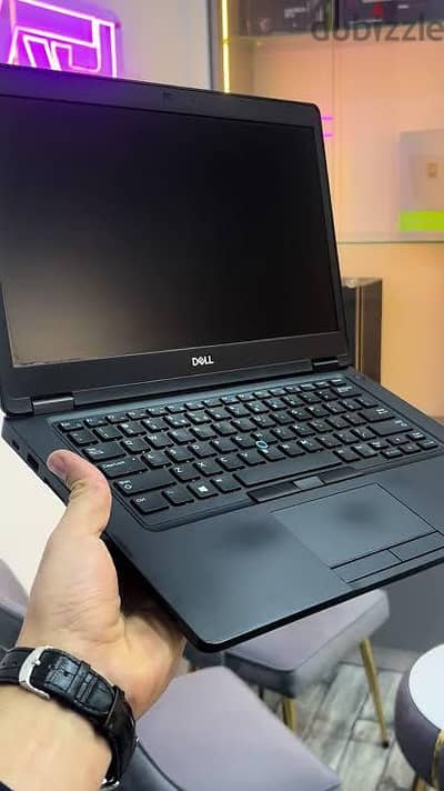 لاب توب Dell Latitude 5495 |  | بروسيسور Ryzen 7 Pro (يوازي i7 جيل 11)