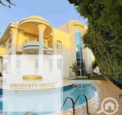 قصر باقل سعر  جاهز للسكن مساحه :982 كومبوند ساكن وعايش وفيه غاز وكهرباء ومياه  مساحه كومبوند فيلات فقط فيو لاند سكيب  سور في سور مع لافيستا امام الرحاب علي طريق السويس جولدن هايتس