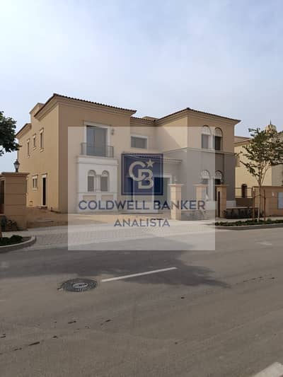 أقل من سعر الماركت فيلا مستقلة للبيع في سيتي جيت سافير 5 غرف نوم + غرفة معيشة نصف تشطيب القاهرة الجديدة التجمع الخامس