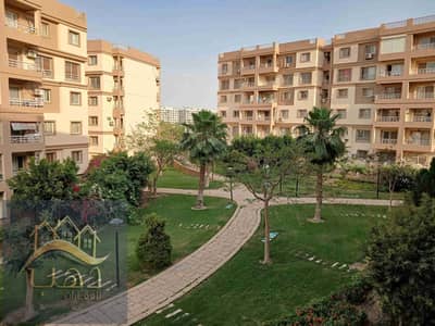 للبيع في مدينتي شقة 103م B6  طلعت مصطفى وليست تخصيص فيو جاردن دور تاني تشطيبات خاصة بلوكيشن ممتاز أمام The Strip mall , سعودي ماركت ، خطوات من الخدمات و المسجد و الماركت في مدينتي القاهرة الجديدة